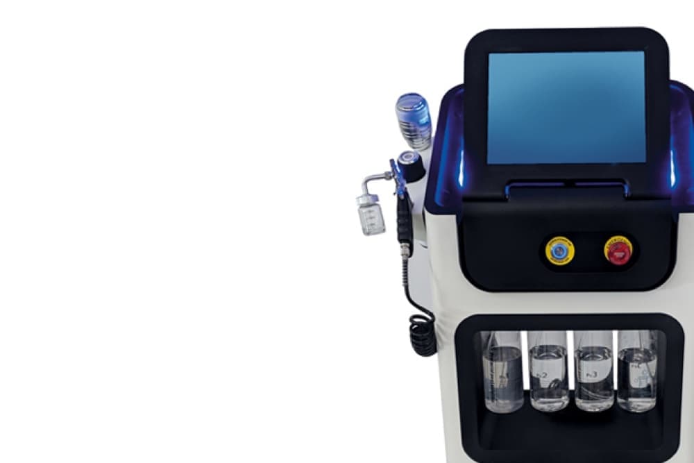 Hydrafacial vs Microneedling: Best Option by Skin Goal